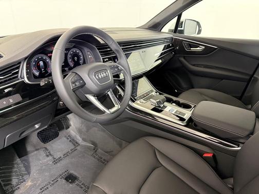 2026 Audi Q7 45 Premium