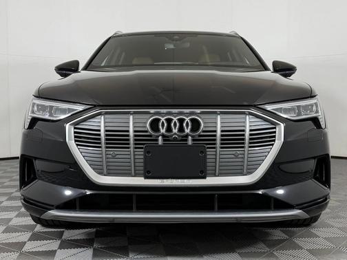 2022 Audi e-tron Premium Plus