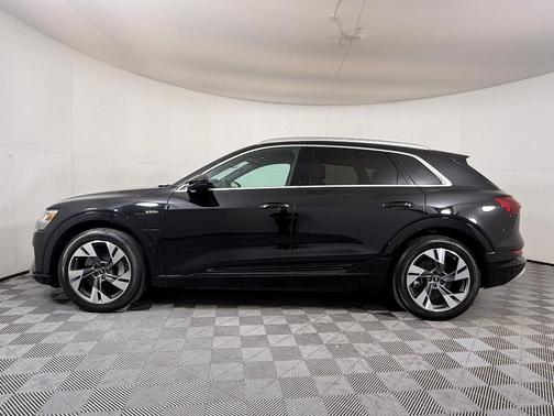 2022 Audi e-tron Premium Plus