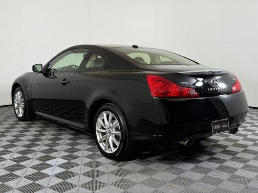 2015 INFINITI Q60 Base