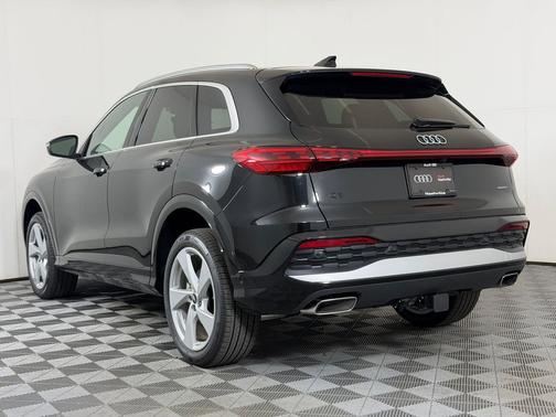 Mythos Black Metallic 2026 Audi Q5 Premium Plus TFSI quattro S tronic