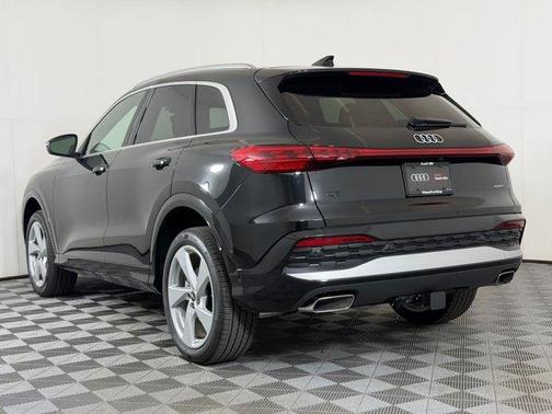 Mythos Black Metallic 2026 Audi Q5 Premium Plus TFSI quattro S tronic