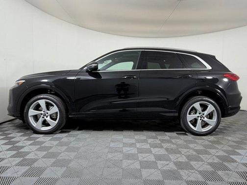 Mythos Black Metallic 2026 Audi Q5 Premium Plus TFSI quattro S tronic