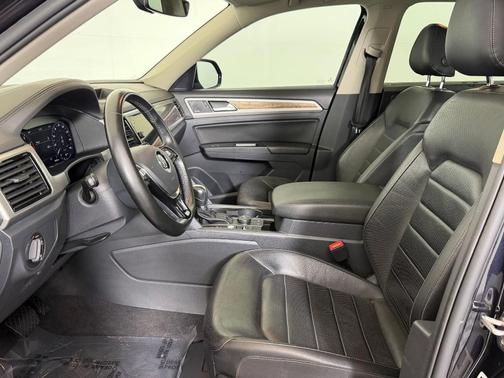 Deep Black Pearl 2018 Volkswagen Atlas 3.6L SEL Premium