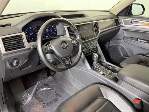 Deep Black Pearl 2018 Volkswagen Atlas 3.6L SEL Premium