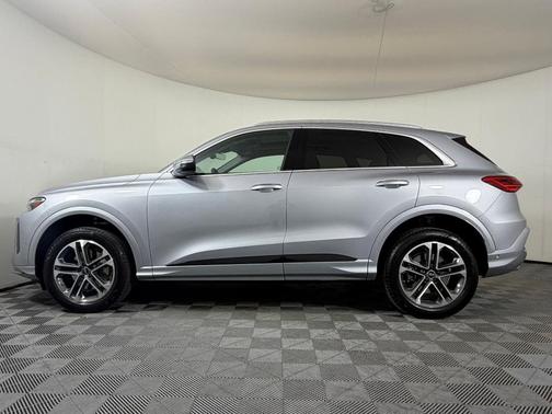 Florett Silver Metallic 2025 Audi Q5 Premium TFSI quattro S tronic