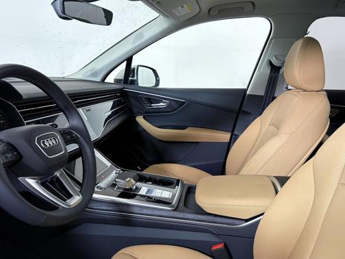 2025 Audi Q7 55 Premium Plus