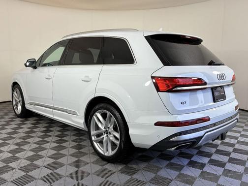 2025 Audi Q7 55 Premium Plus