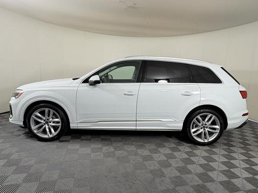 2025 Audi Q7 55 Premium Plus