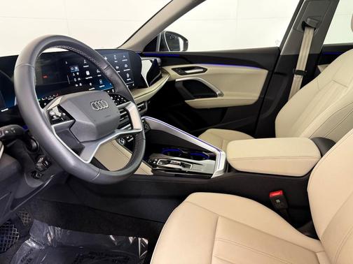 2025 Audi Q5 Premium TFSI quattro S tronic