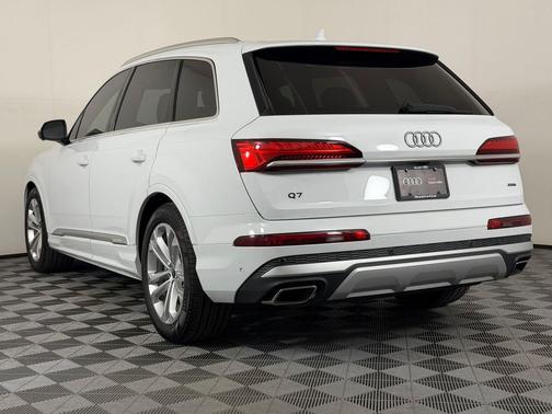 Glacier White Metallic 2026 Audi Q7 55 Premium Plus