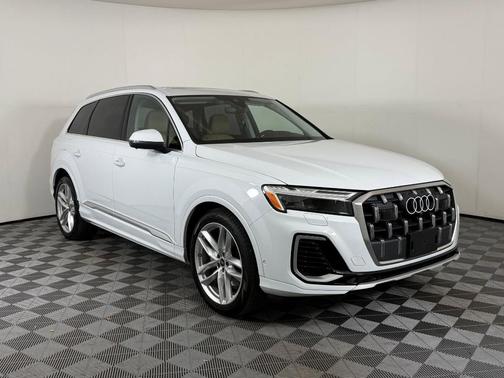 2025 Audi Q7 55 Premium Plus
