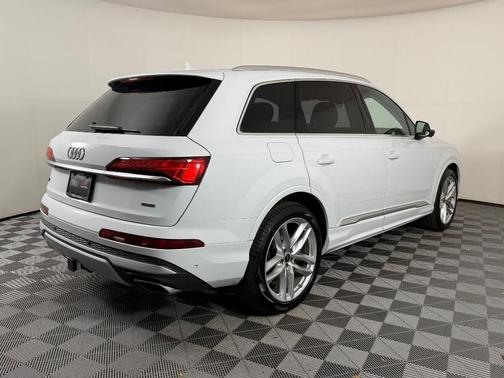 2025 Audi Q7 55 Premium Plus