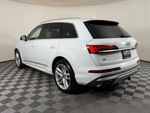 2025 Audi Q7 55 Premium Plus