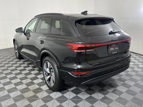 2025 Audi Q6 e-tron Prestige quattro