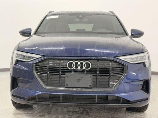 2022 Audi e-tron Premium Plus