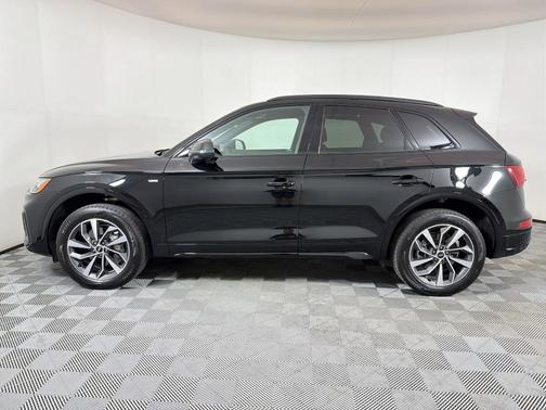 Mythos Black Metallic 2024 Audi Q5 45 S line Premium