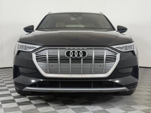 2022 Audi e-tron Premium