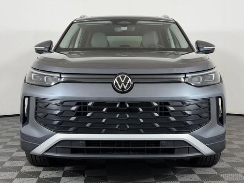platinum gray metallic 2026 Volkswagen Tiguan 2.0T SE