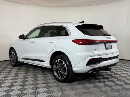 2025 Audi Q5 Premium TFSI quattro S tronic