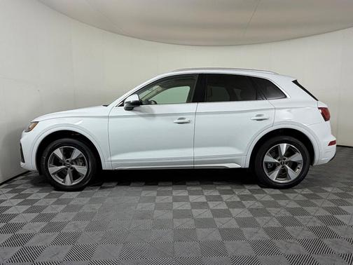 White 2023 Audi Q5 40 Premium Plus