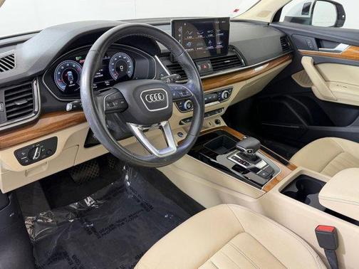 Glacier White Metallic 2023 Audi Q5 40 Premium Plus