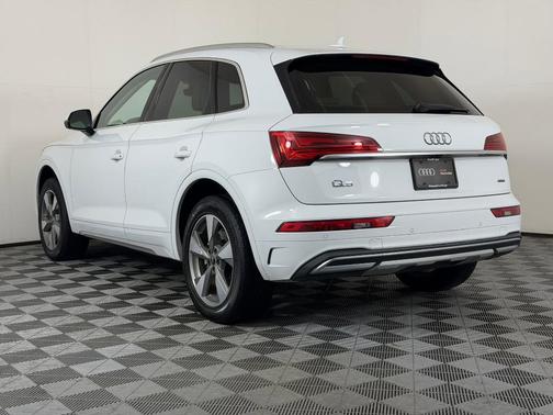 White 2023 Audi Q5 40 Premium Plus