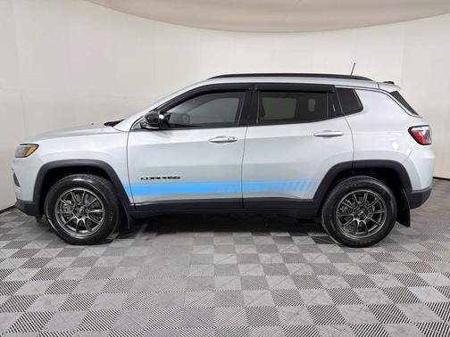 Silver Zynith Metallic Clearcoat 2024 Jeep Compass Latitude