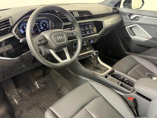Mythos Black Metallic 2025 Audi Q3 Premium 45 TFSI S line quattro Tiptronic