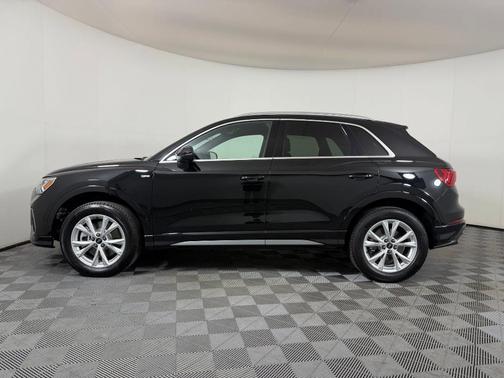 Mythos Black Metallic 2025 Audi Q3 Premium 45 TFSI S line quattro Tiptronic