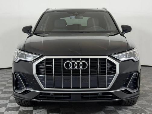 Mythos Black Metallic 2025 Audi Q3 Premium 45 TFSI S line quattro Tiptronic
