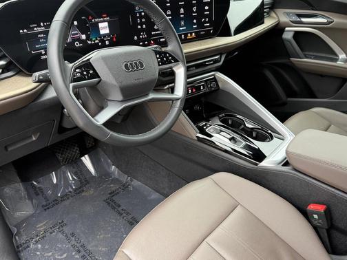 2025 Audi Q5 Premium TFSI quattro S tronic