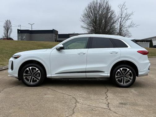 2025 Audi Q5 Premium TFSI quattro S tronic