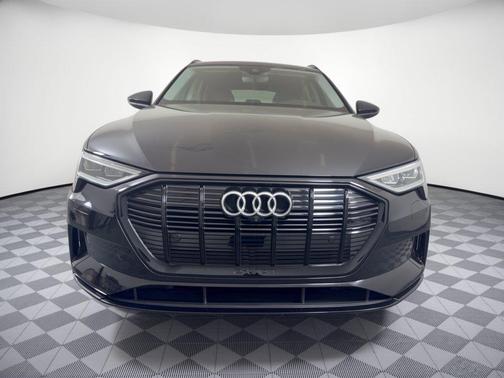 Mythos Black Metallic 2021 Audi e-tron Premium