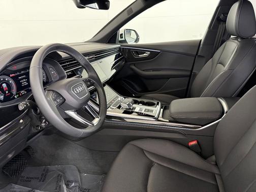 2025 Audi Q8 55 Premium Plus