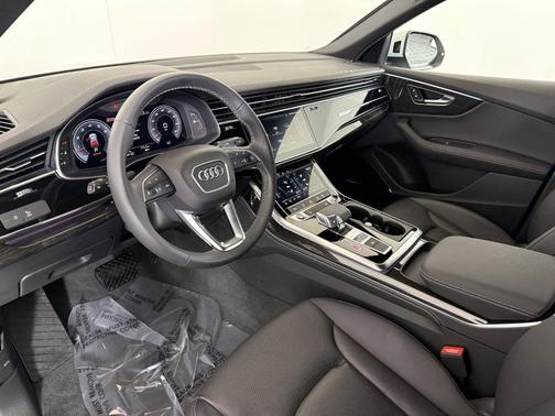 2025 Audi Q8 55 Premium Plus