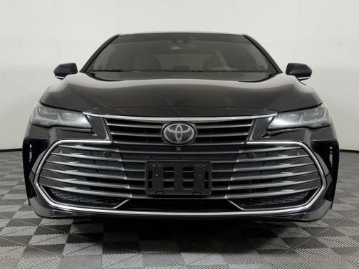 Midnight Black Metallic 2019 Toyota Avalon Limited