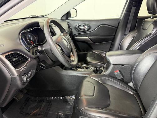 Diamond Black Crystal Pearlcoat 2020 Jeep Cherokee Latitude Plus