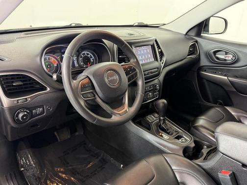 Diamond Black Crystal Pearlcoat 2020 Jeep Cherokee Latitude Plus