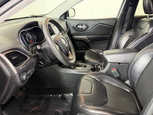 Diamond Black Crystal Pearlcoat 2020 Jeep Cherokee Latitude Plus