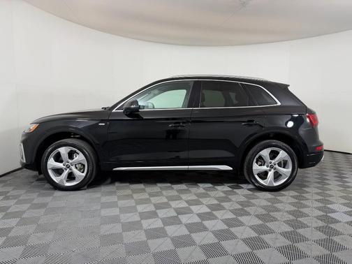 Mythos Black Metallic 2023 Audi Q5 45 S line Premium Plus