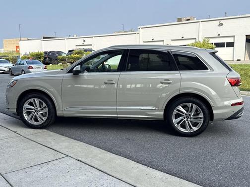 2022 Audi Q7 55 Premium Plus