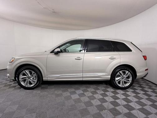 2022 Audi Q7 55 Premium Plus