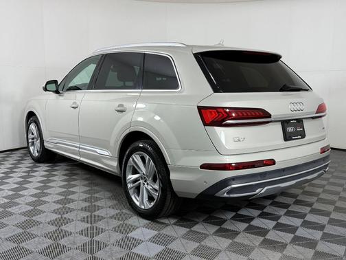 2022 Audi Q7 55 Premium Plus