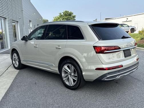 2022 Audi Q7 55 Premium Plus