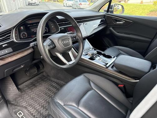 2022 Audi Q7 55 Premium Plus