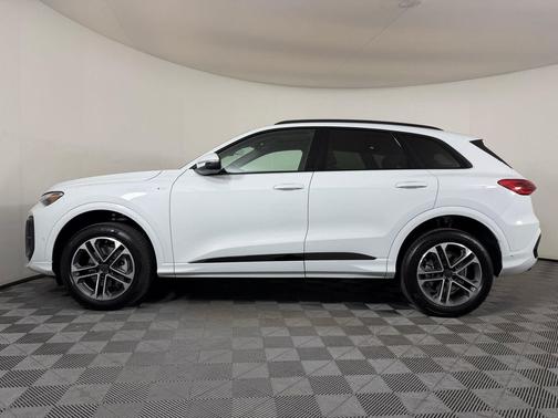 Glacier White Metallic 2026 Audi Q5 Premium TFSI quattro S tronic