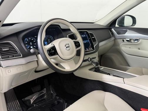 Thunder Grey Metallic 2021 Volvo XC90 T5 Momentum