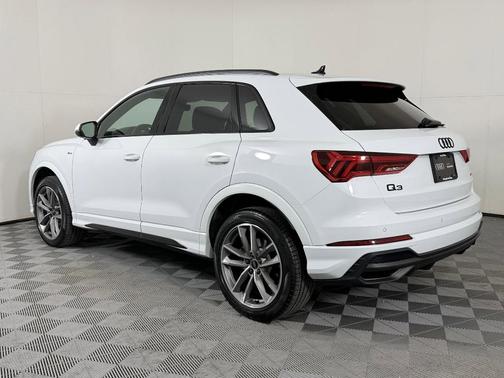 2025 Audi Q3 Premium 45 TFSI S line quattro Tiptronic