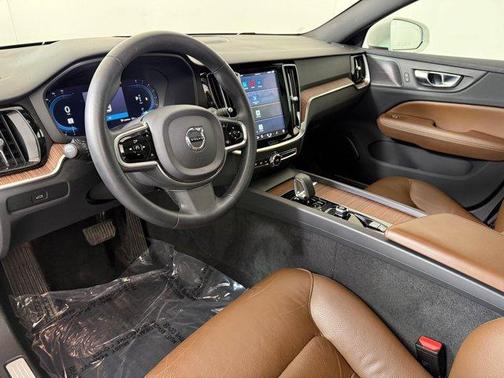 2023 Volvo V60 Cross Country B5 Plus